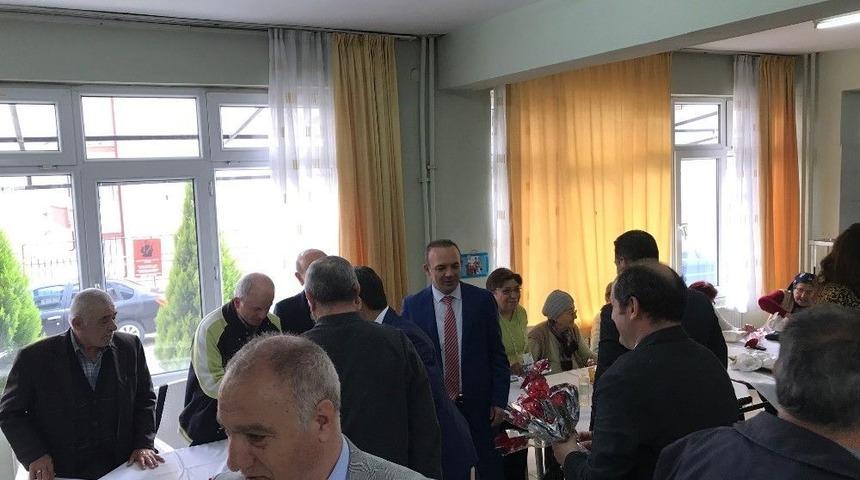 Burhaniye&rsquo;de Kaymakam &Ouml;ner Yaşlıları Ziyaret Etti