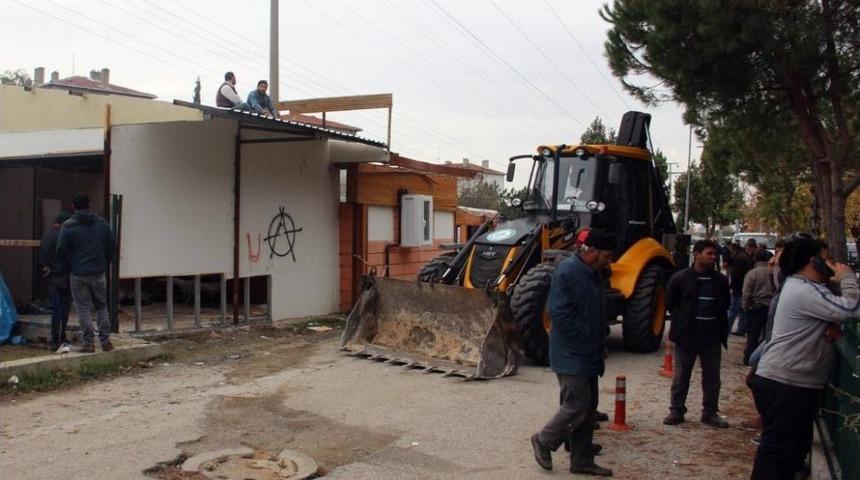 Edirne&rsquo;de Yeşil Alana Yapılan İzinsiz Yapıların Yıkımı Devam Ediyor