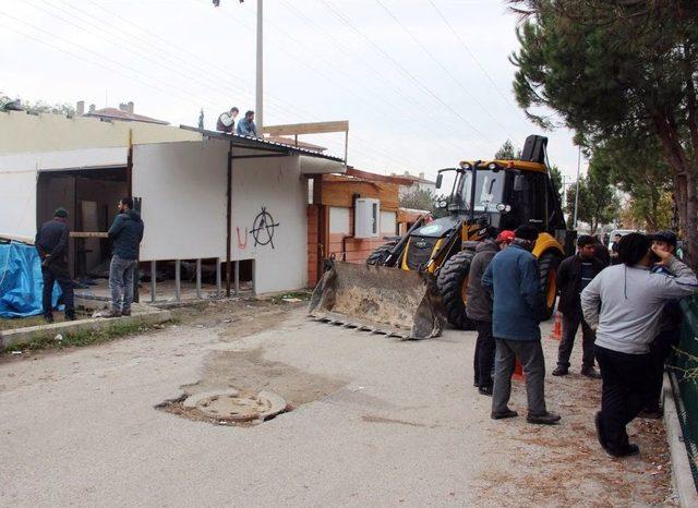 Edirne’de Yeşil Alana Yapılan İzinsiz Yapıların Yıkımı Devam Ediyor