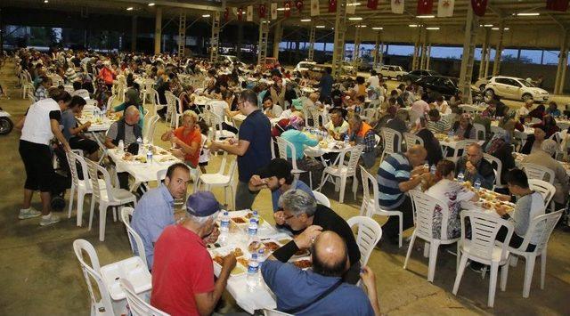 Döşemealtı’nda İlk İftar Gönül Sofrasında Açıldı