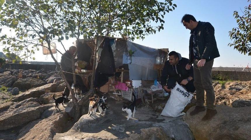 (&ouml;zel Haber) 19 Yıldır Emekli Maaşını Sokak Kedilerine Harcıyor