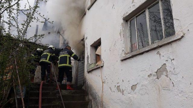 Bilecik’te İki Katlı Ev Kül Oldu