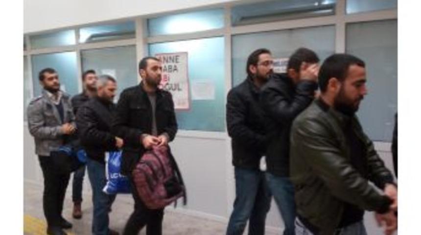 Bylock Kullandığı İddia Edilen 5 Kişi Adliyeye Sevk Edildi