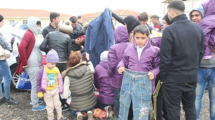 Ayvalık&rsquo;ta 43 G&ouml;&ccedil;men Jandarmaya Yakalandı