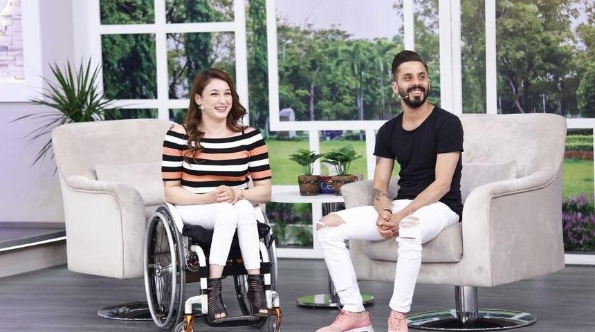 Esra Erol&rsquo;a Katılan &Ccedil;ift, &lsquo;aşk Engel Tanımıyor&rsquo; Dedirtti