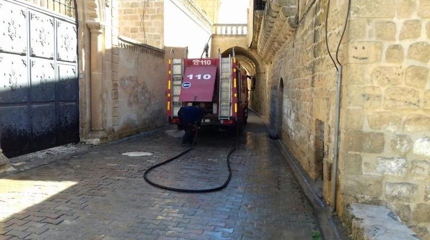 İtfaiyeciler Konuk Evini Yıkadı