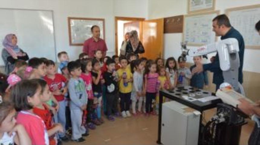 D&uuml;zce &Uuml;niversitesi Minik &Ouml;ğrencileri Mekatronik B&ouml;l&uuml;m&uuml;yle Tanıştırdı