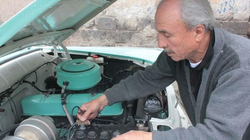 Hem Ustası Hem De Klasik Otomobil Hastası