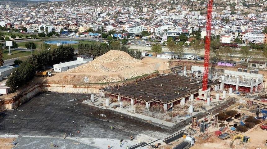 Antalya&rsquo;nın En B&uuml;y&uuml;k Camisinde &Ccedil;alışmalar Devam Ediyor