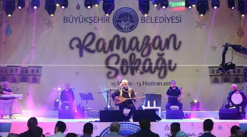 Esat Kabaklı Ramazan Sokağı&rsquo;nda