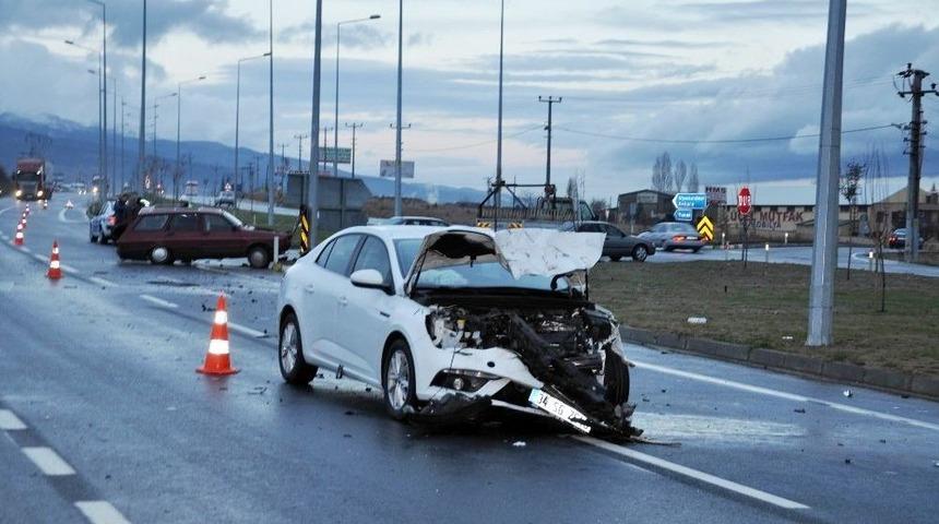 Akşehir&rsquo;de Trafik Kazası: 3 Yaralı