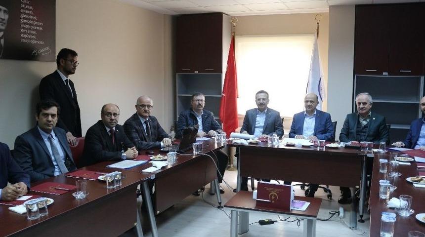 Başbakan Yardımcısı Işık, Hastanede İncelemeler Yaptı