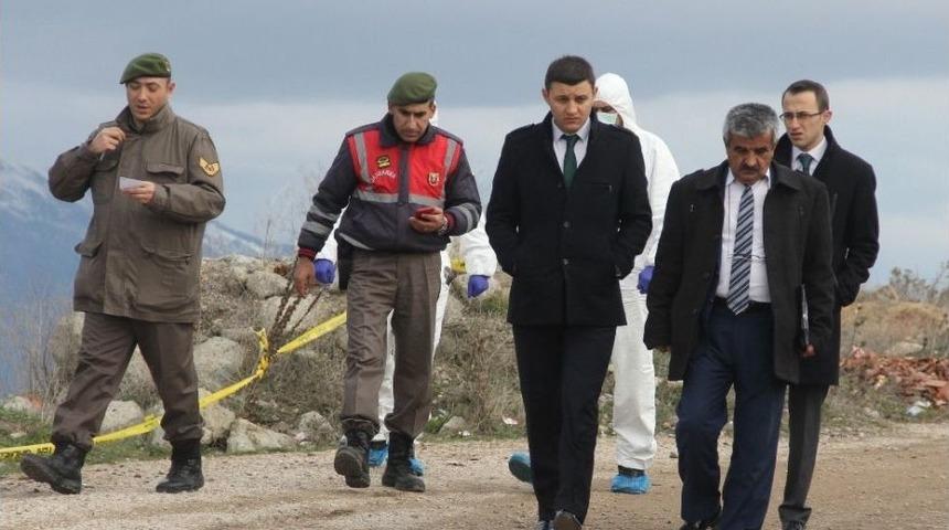 Ormanda &Ccedil;ıplak Erkek Cesedi Bulundu