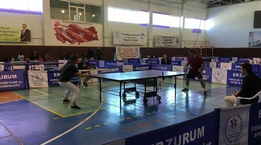 &Ouml;ğretmenler Turnuvasında &Ouml;d&uuml;l Yağdı