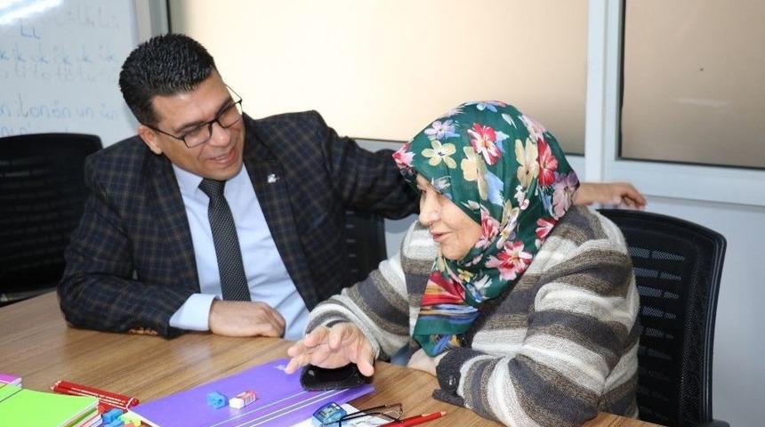 Yunusemre&rsquo;de Okuma Yazma Seferberliği