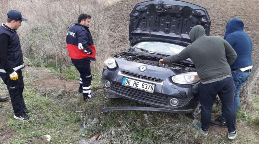 &Ccedil;orum&rsquo;da Otomobil Şarampole U&ccedil;tu: 2 Yaralı
