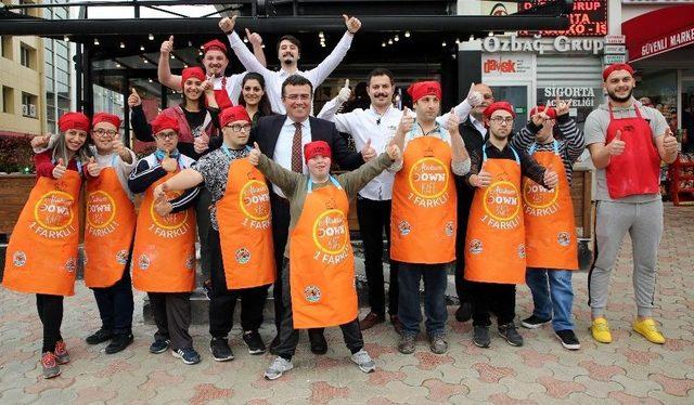 Başkan Taşçı, Down Sendromlu Gençlerle Pizza Yaptı