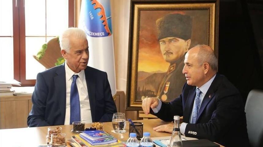 Derviş Eroğlu, B&uuml;y&uuml;k&ccedil;ekmece&rsquo;nin Yeni Belediye Binasına Tam Not Verdi