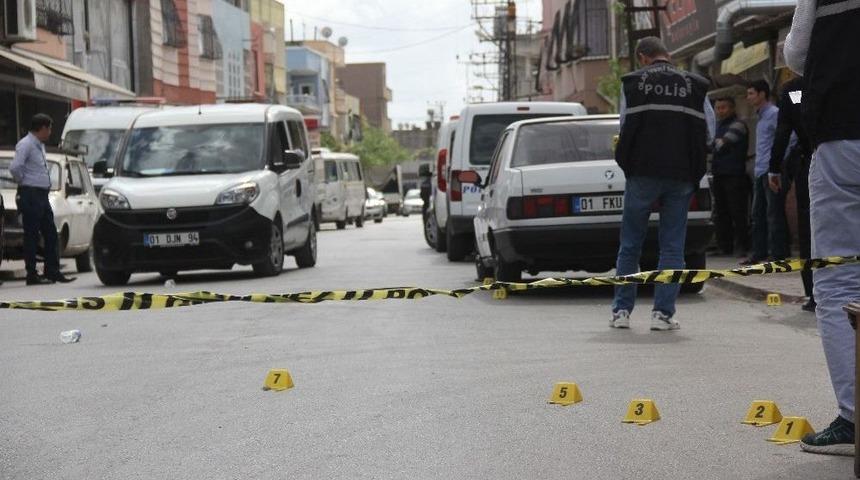 Sokak Ortasında Silahlı Kavgada Yaralanan 5 Kişiden Biri &Ouml;ld&uuml;