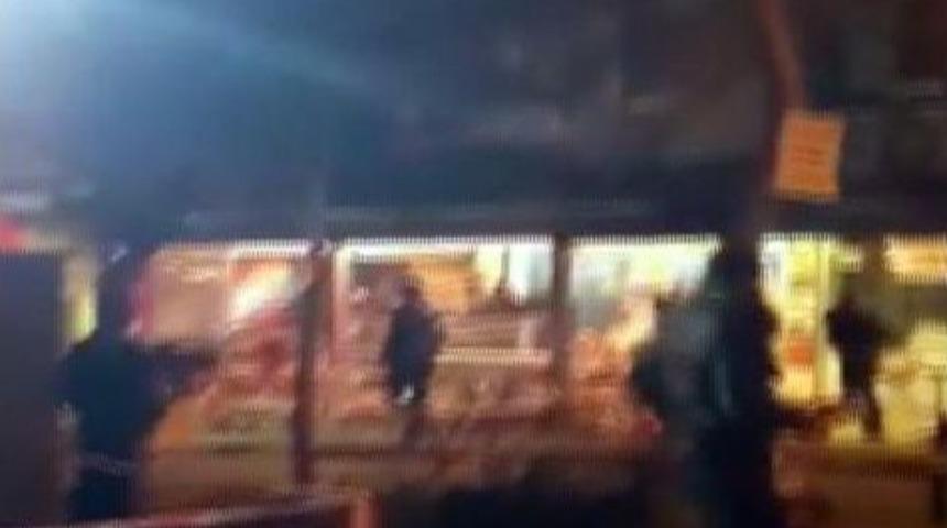 Bursa&rsquo;da Sokak Kavgasında Sandalyeler Havada U&ccedil;uştu