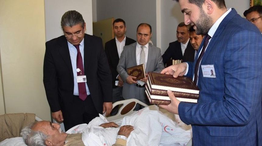 Başhekim Parlak, Serviste Yatan Hastalara &lsquo;kur&rsquo;an-ı Kerim&rsquo; Hediye Etti