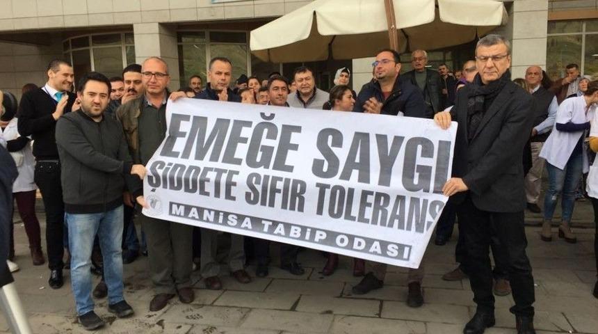 Ambulans Ge&ccedil; Kaldı Diye Doktoru Darp Ettiler