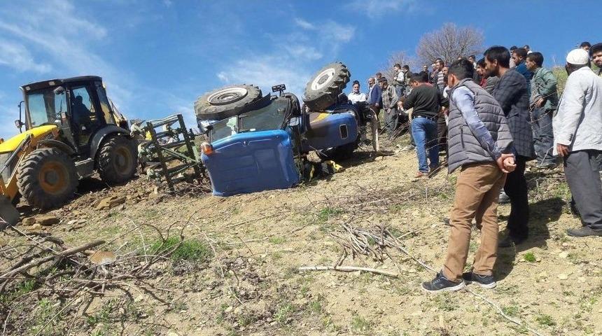 Trakt&ouml;r Devrildi: 1 &Ouml;l&uuml;