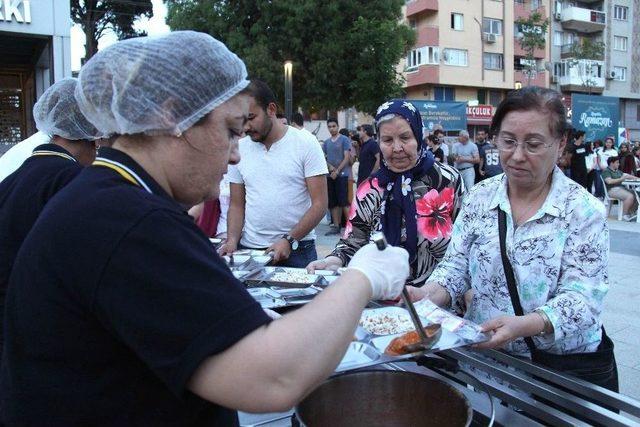 Buca’da İlk İftar Kasaplar Meydanında