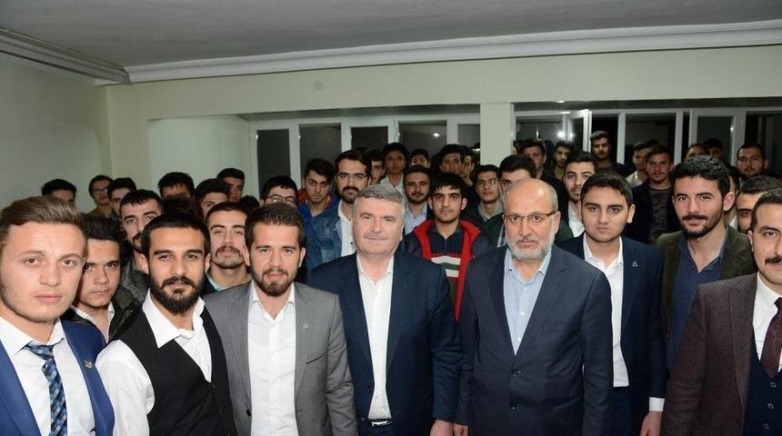 Başkan Akyürek, ’yesevi Sohbetlerinde’ Gençlerle Bir Araya Geldi