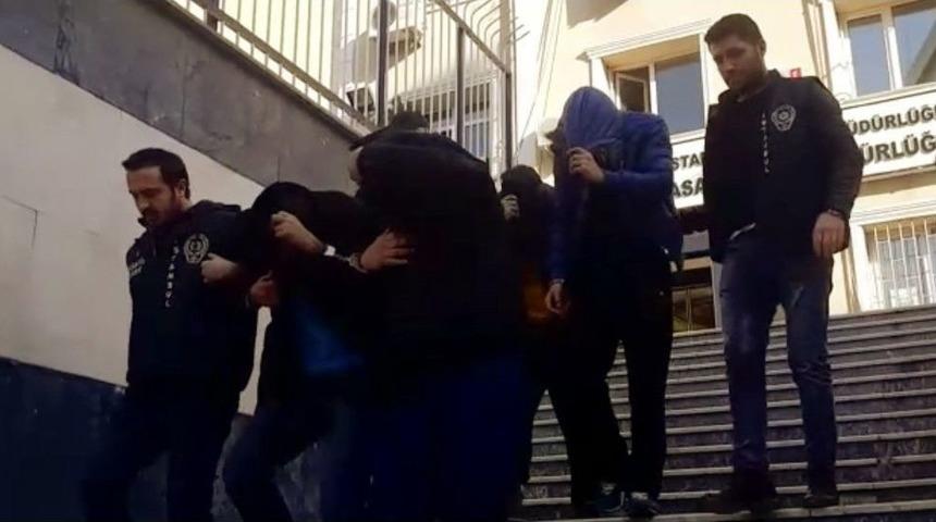 Evlilik Programlarına Katılan Kadınlara &Ccedil;ıplak Fotoğrafla Tuzak Kuran &Ccedil;ete Yakalandı