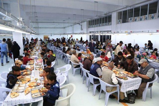 Nevşehir’de İftar Çadırında İlk İftar Heyecanı Yaşandı