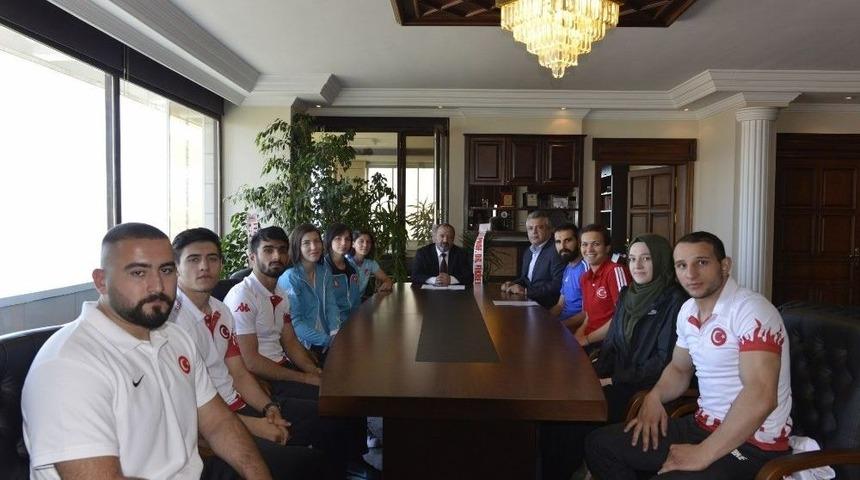 Rekt&ouml;r Prof. Dr. Mustafa &Ccedil;ufalı&rsquo;dan Şampiyonlara Teşekk&uuml;r