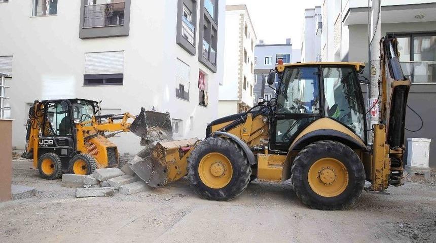 Karşıyaka Sokakları Yenileniyor