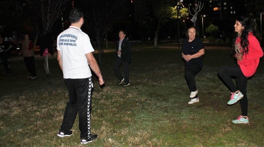 Adana&rsquo;nın Parklarında Sabah-akşam Spor