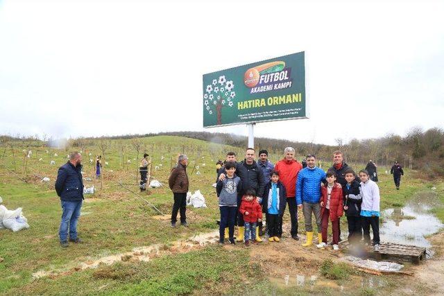 İbb Futbol Akademisi Öğrencileri Hatıra Ormanı Oluşturdu