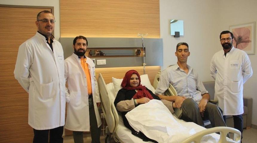 D&uuml;nyanın En Uzun Adamının Eşi Ameliyat Oldu