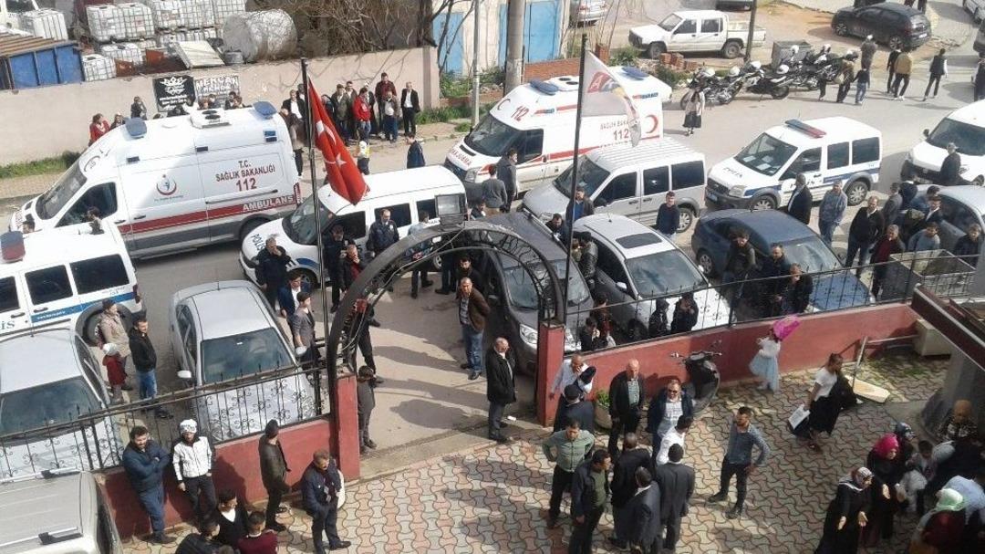 D&uuml;ğ&uuml;nde Kız Kavgası: 3 Yaralı