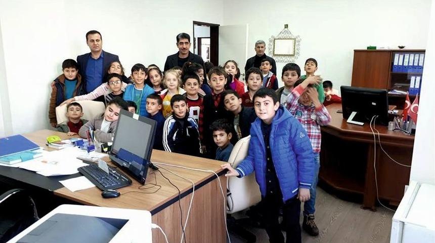 İlkokul &Ouml;ğrencileri M&uuml;d&uuml;r T&uuml;n&ccedil;men İle Bir Araya Geldi