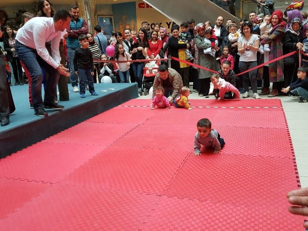 Bebek Emekleme Yarışmasında İlgin&ccedil; G&ouml;r&uuml;nt&uuml;ler Ortaya &Ccedil;ıktı