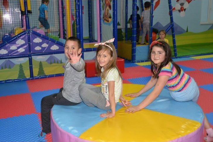 Alışveriş Yaparken Ailelerin İçi Rahat G1