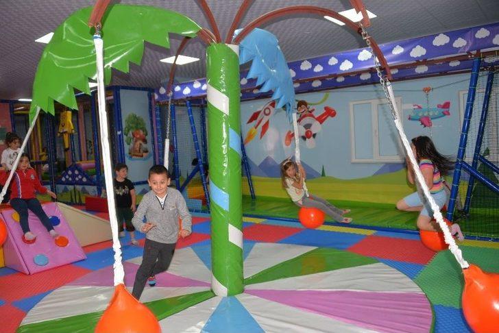 Alışveriş Yaparken Ailelerin İçi Rahat G3