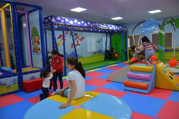 Alışveriş Yaparken Ailelerin İçi Rahat G4