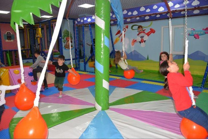 Alışveriş Yaparken Ailelerin İçi Rahat G5