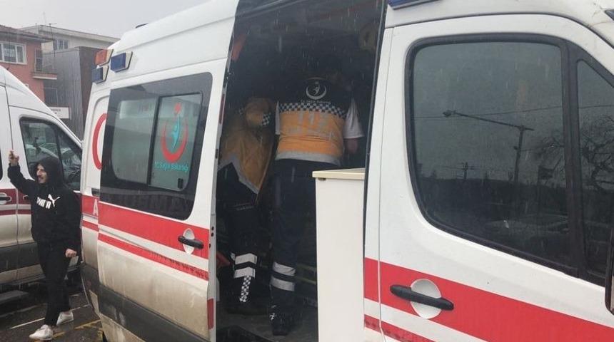 Gen&ccedil;lerin Kavgasında Bı&ccedil;aklar &Ccedil;ekildi: 2 Yaralı