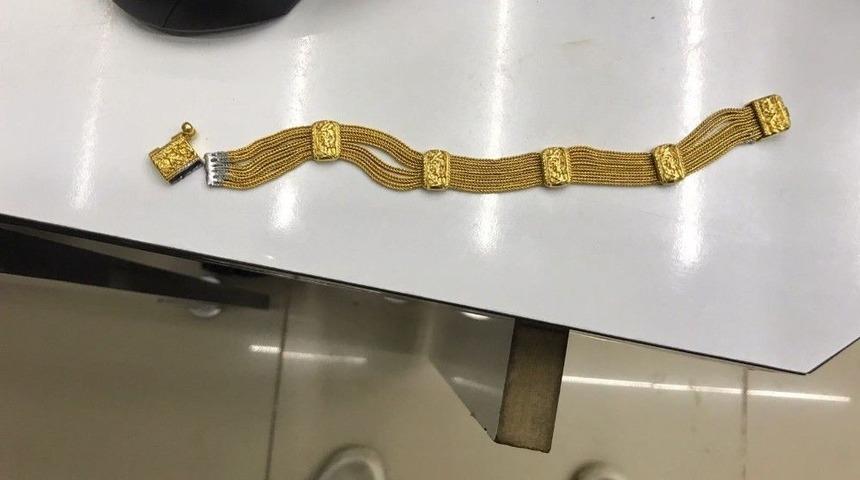 Sahte Altın Bilezikle Kuyumcuyu Dolandırdı