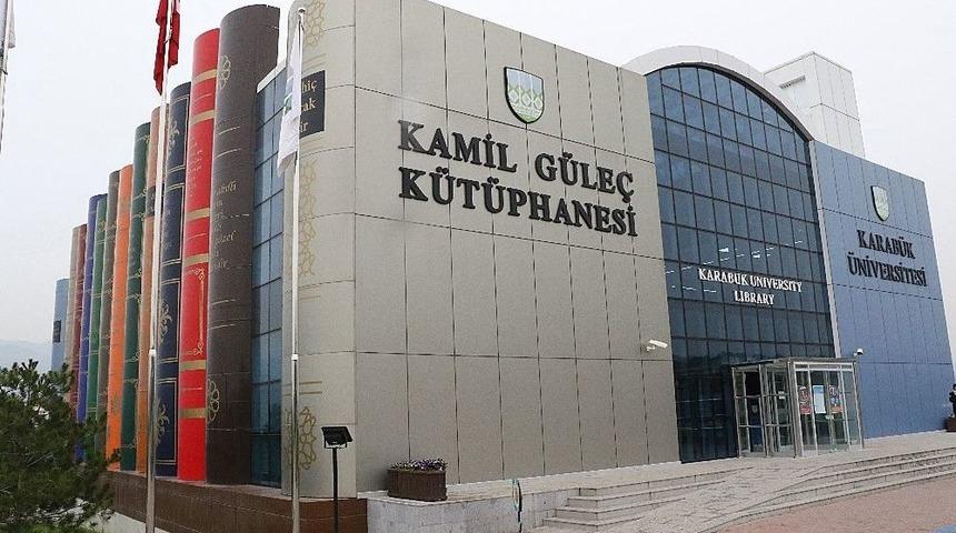 K&uuml;t&uuml;phanenin İ&ccedil;i De Dışı Da &lsquo;kitap&rsquo;
