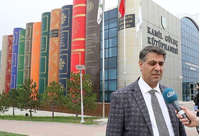 Kütüphanenin İçi De Dışı Da ‘kitap’