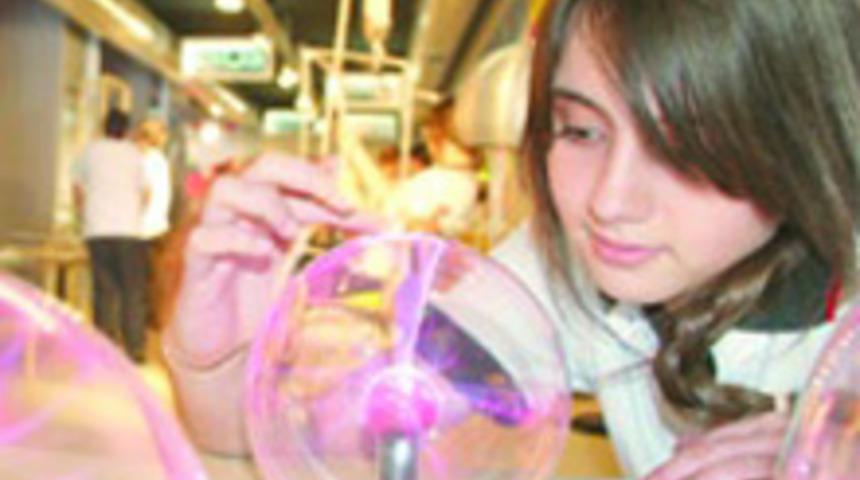 &Ccedil;ocuklar G&uuml;neşi İzleyin!