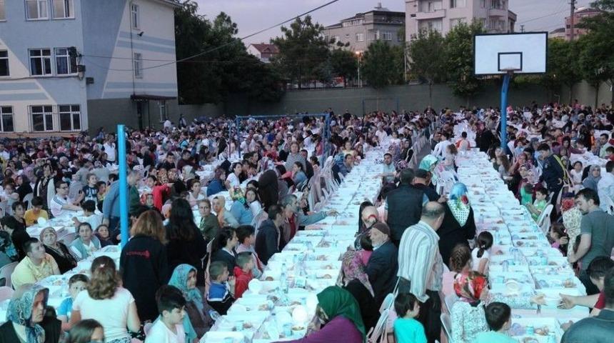 Gebze&rsquo;de İlk İftar Sofrası Arap&ccedil;eşme&rsquo;de Kuruldu