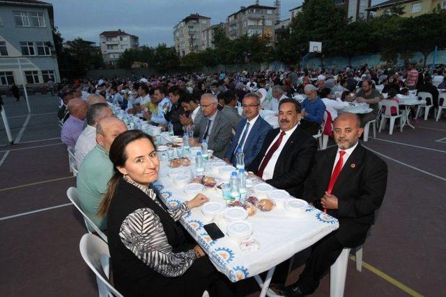 Gebze’de İlk İftar Sofrası Arapçeşme’de Kuruldu